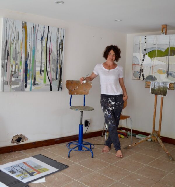 beverley-rouwen-photo-at-her-studio