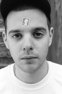 portrait-photo-of-mike-skinner-in-berlin-2004-by-tomas-schelp-black-and-white