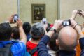people-in-the-gallery-taking-phtoto-of-mona-lisa