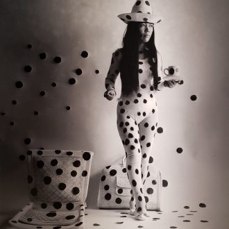 Yayoi-Kusama-Self-Obliteration-By-Dots-black-and-white