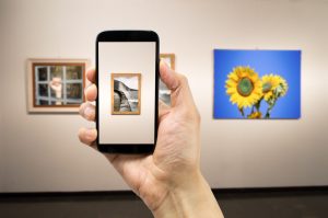 photographing-art-with-smartphone-in-an-art-exhibit